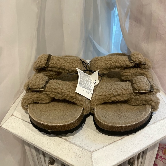 NWT GAP Sherpa slides size 7 women - Picture 7 of 7